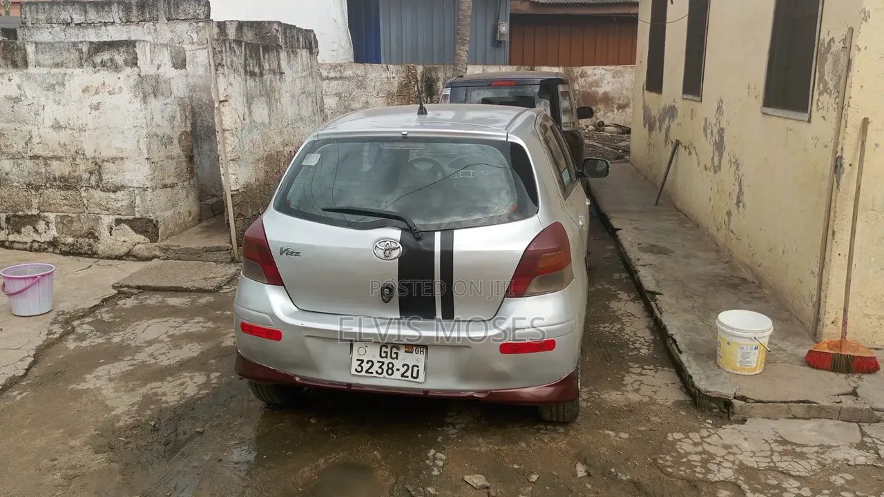 Toyota Vitz 2010 Gray