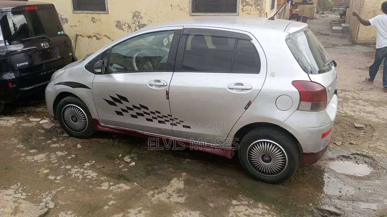 Toyota Vitz 2010 Gray