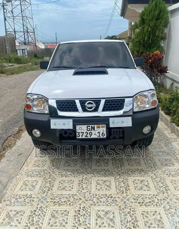 Nissan Hardbody 2008 White