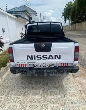 Nissan Hardbody 2008 White