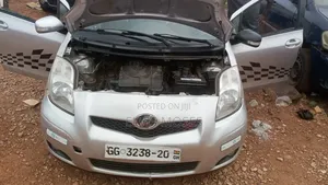Toyota Vitz 2010 Gray