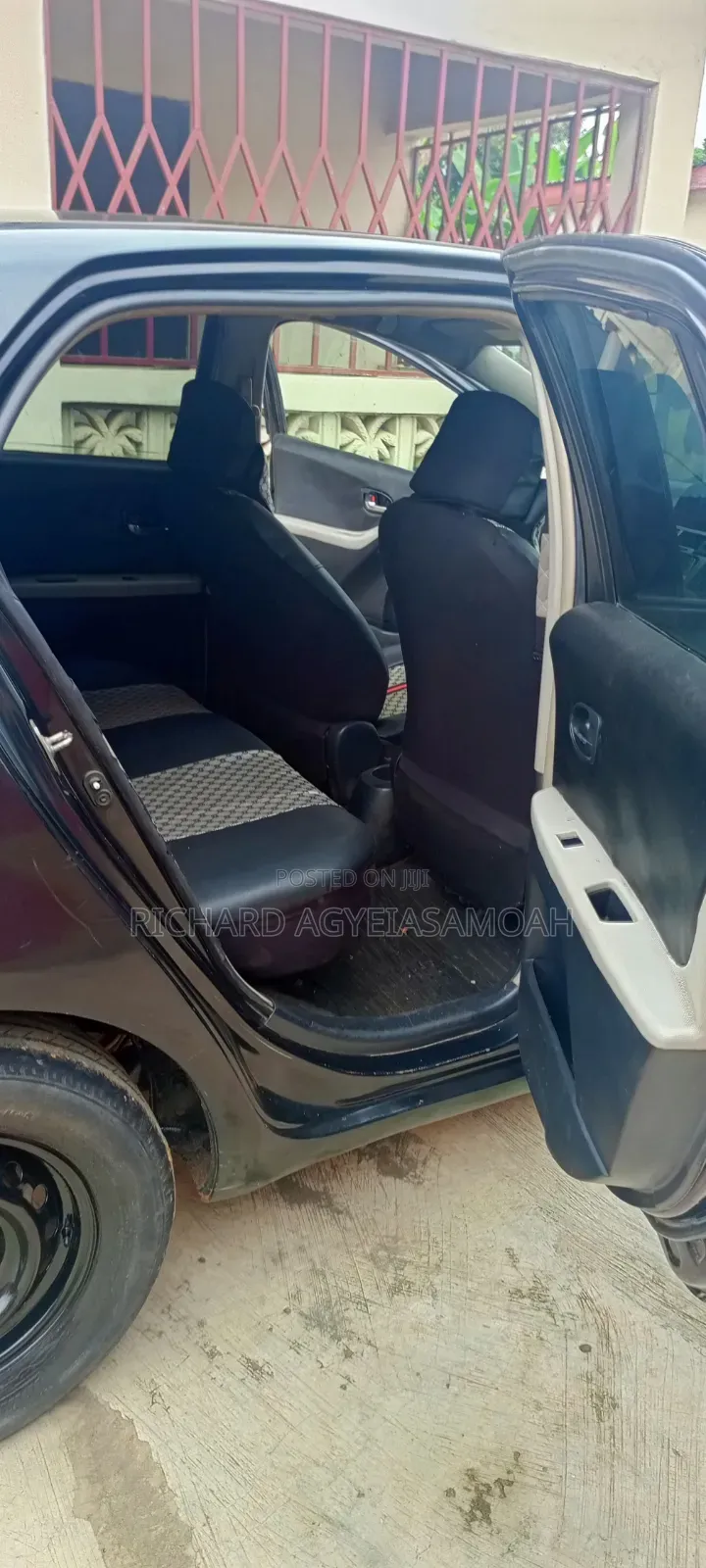 Toyota Vitz 2010 Black