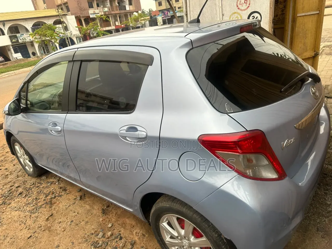 Toyota Vitz 2013 Ivory