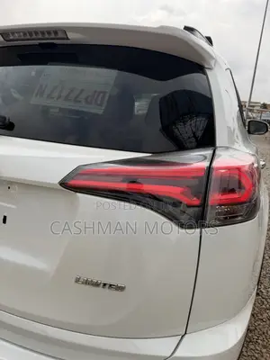 Toyota RAV4 Limited 4dr SUV AWD (2.5L 4cyl 6A) 2018 White