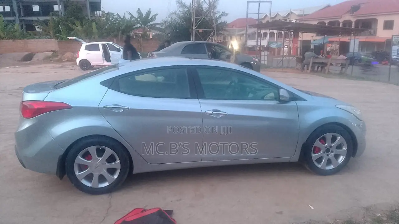 Hyundai Elantra 2013 Silver