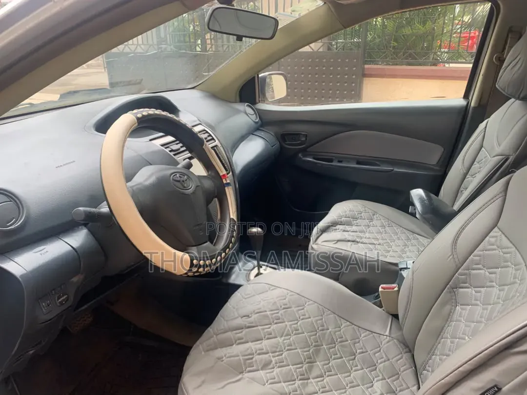 Toyota Belta 2010 Gray