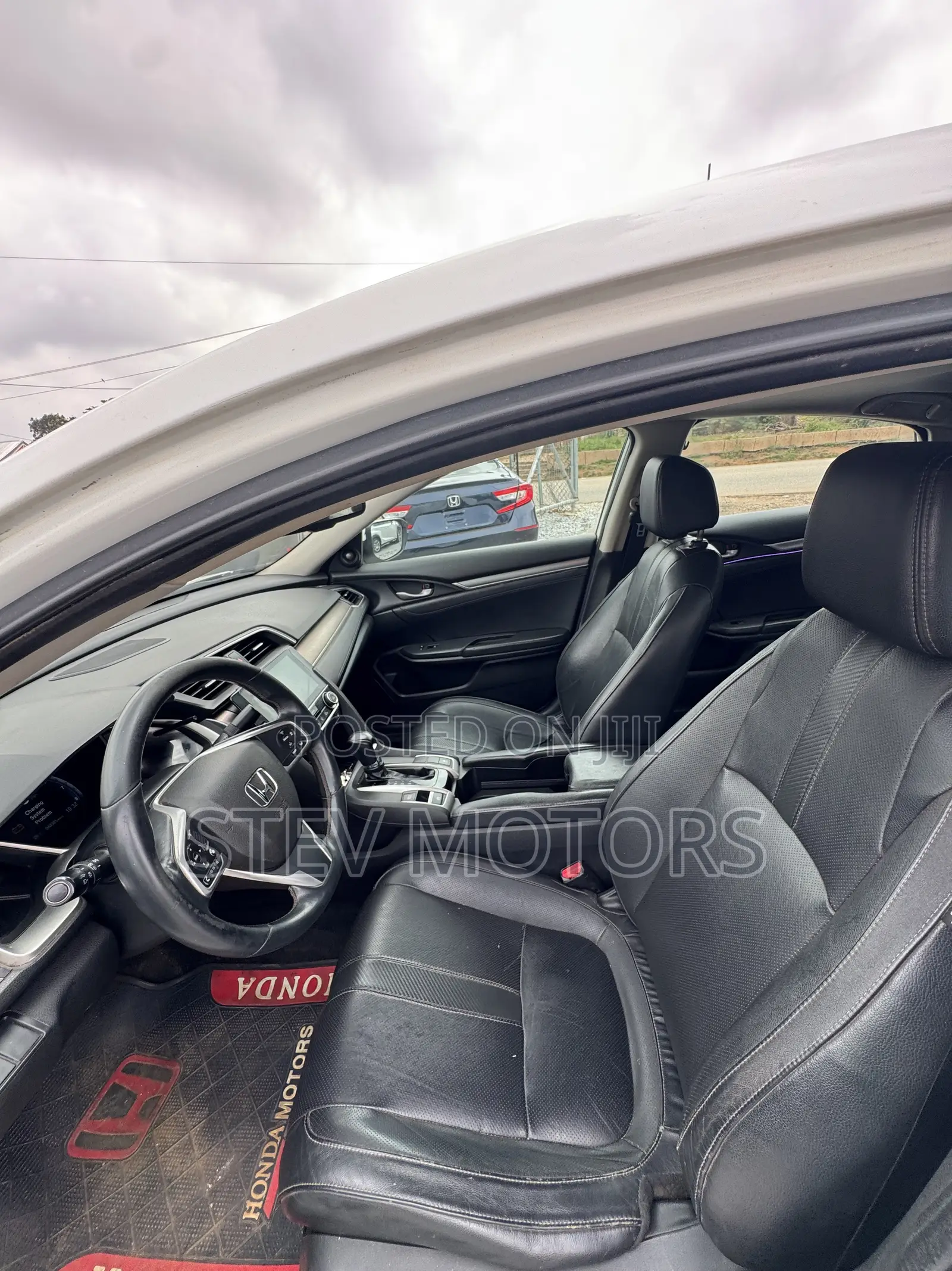Honda Civic Touring 4dr Sedan (1.5L 4cyl) 2017 White