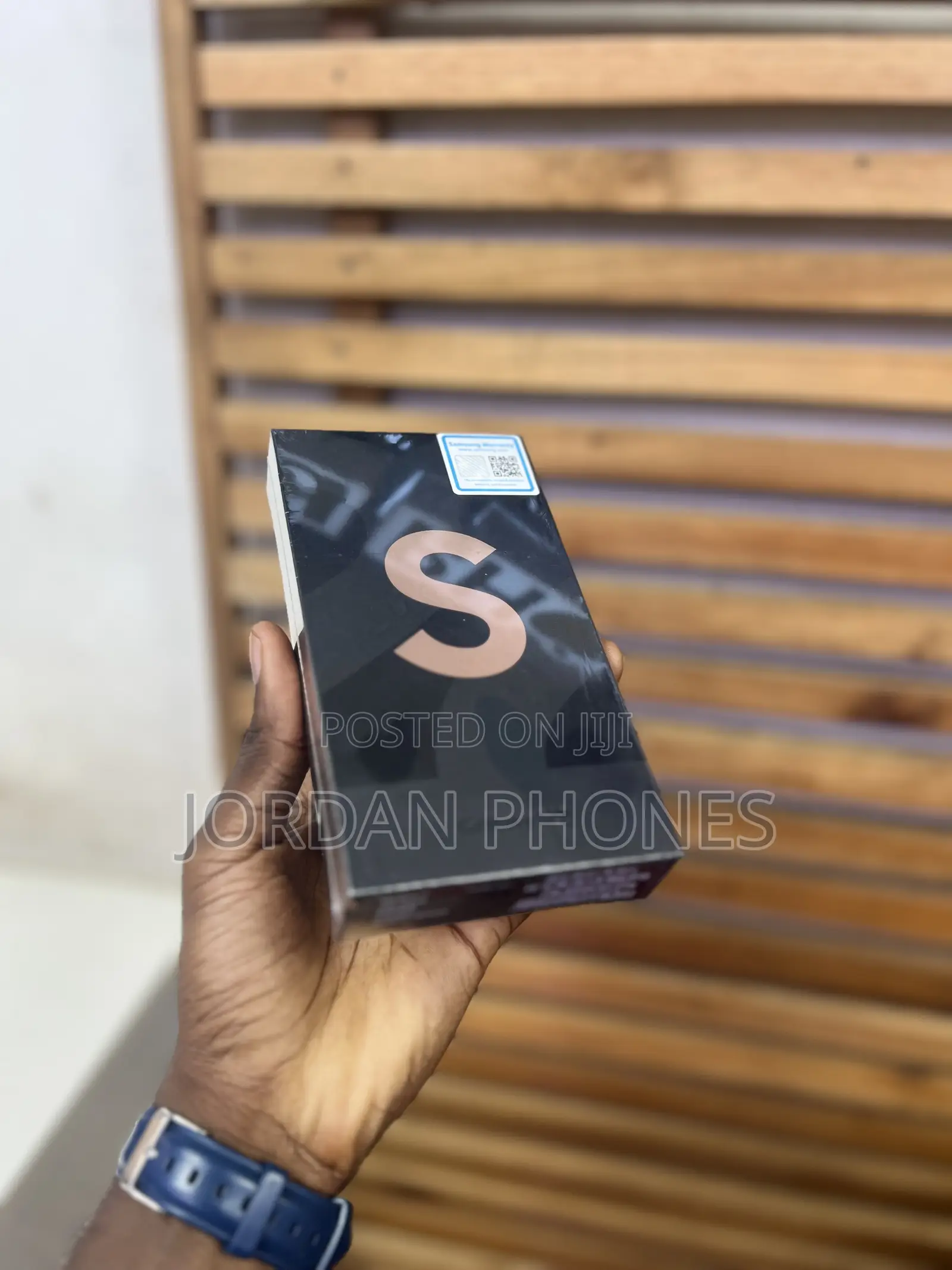 New Samsung Galaxy S22 5G 256 GB Gold