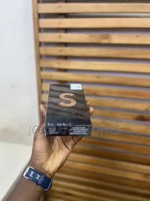 New Samsung Galaxy S22 5G 256 GB Gold