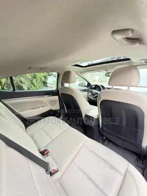 Hyundai Elantra Limited Sedan FWD (2.0L 4cyl 6A) 2017 White