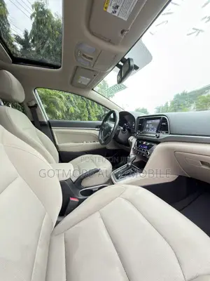 Hyundai Elantra Limited Sedan FWD (2.0L 4cyl 6A) 2017 White