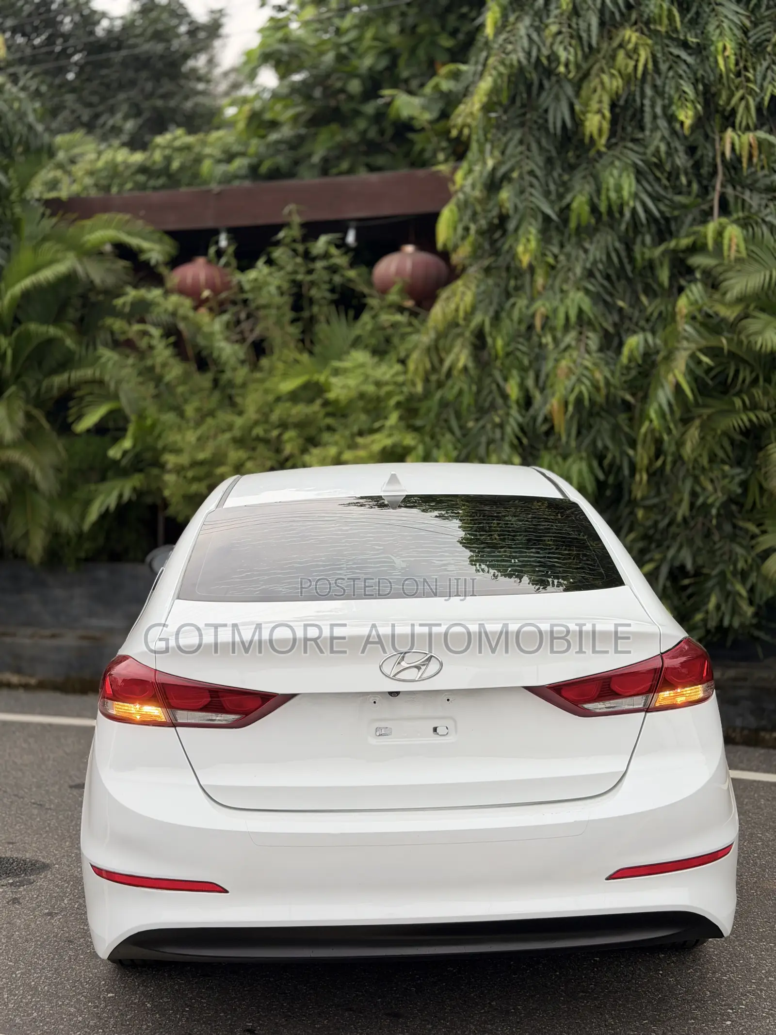 Hyundai Elantra Limited Sedan FWD (2.0L 4cyl 6A) 2017 White