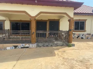 6bdrm House in Fredimens Real, Atwima Kwanwoma for sale
