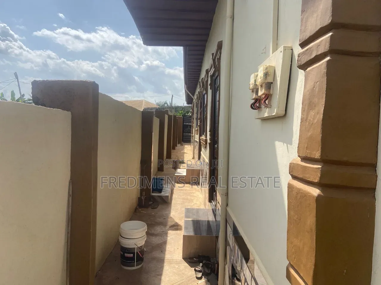 6bdrm House in Fredimens Real, Atwima Kwanwoma for sale