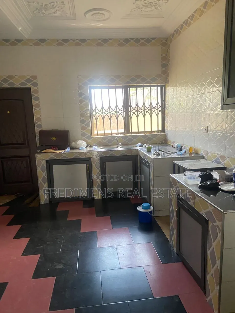 6bdrm House in Fredimens Real, Atwima Kwanwoma for sale