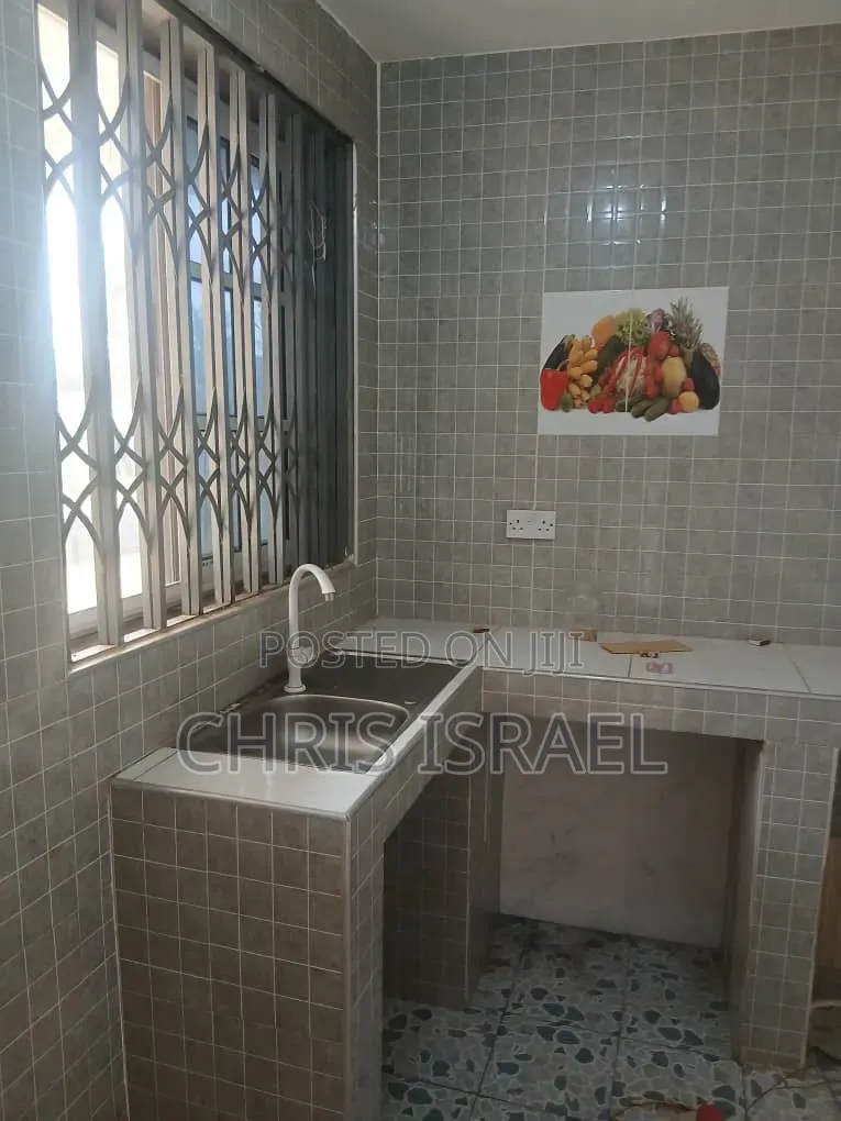 1bdrm Bedsitter in Oyibi Estate, Valley View Area for rent