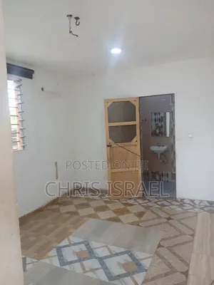 1bdrm Bedsitter in Oyibi Estate, Valley View Area for rent