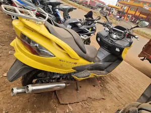 Suzuki 2022 Yellow