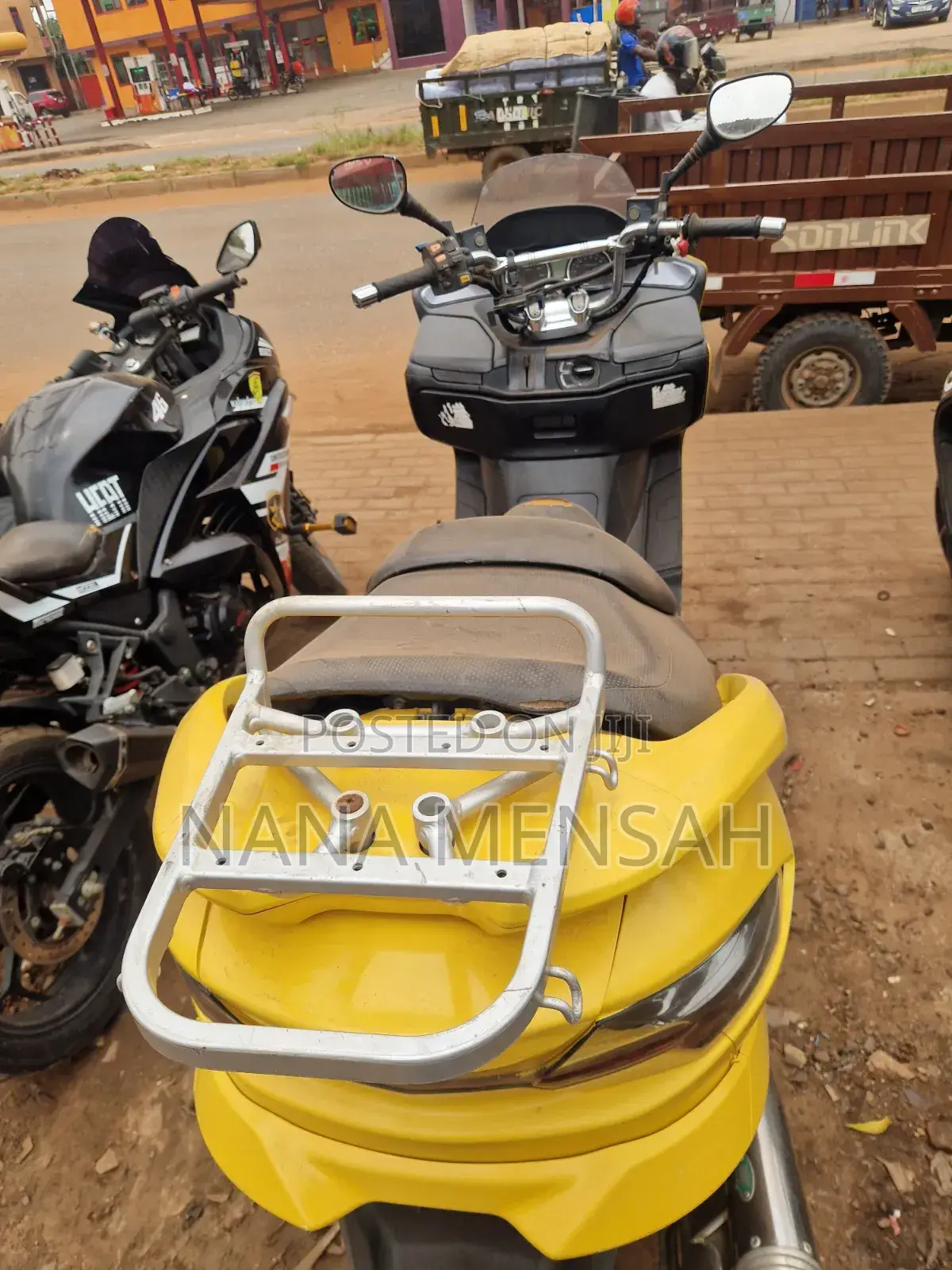 Suzuki 2022 Yellow