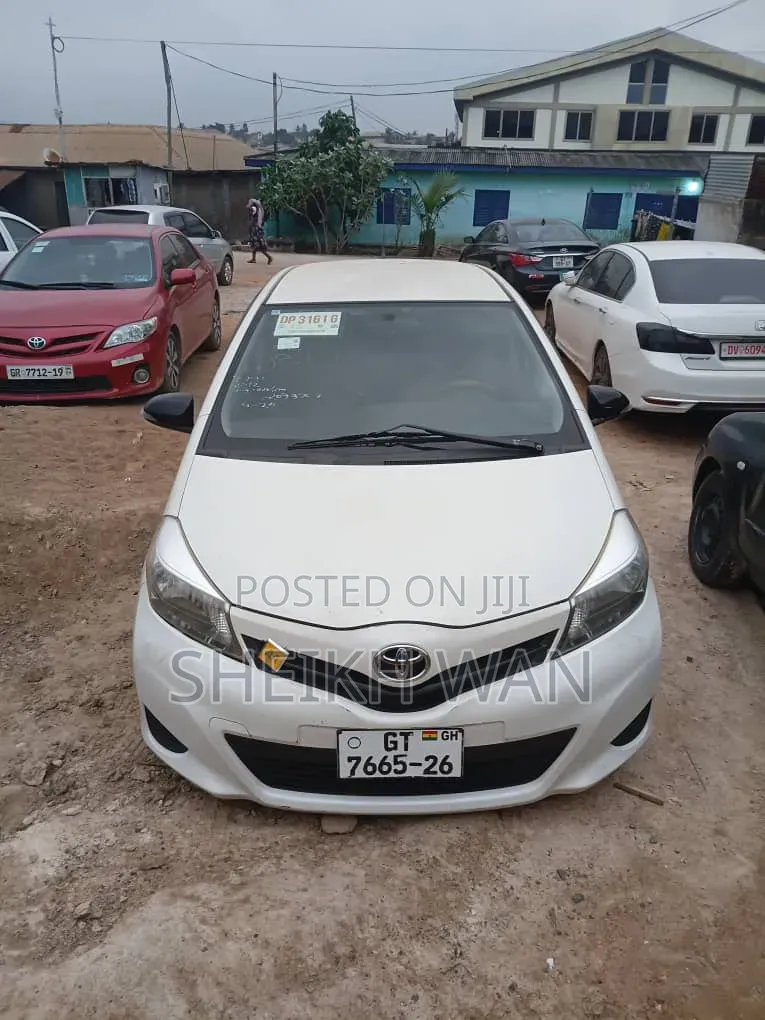 Toyota Vitz 2014 White