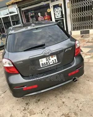 Toyota Matrix Hatchback FWD (1.8L 4cyl 5M) 2009 Gray