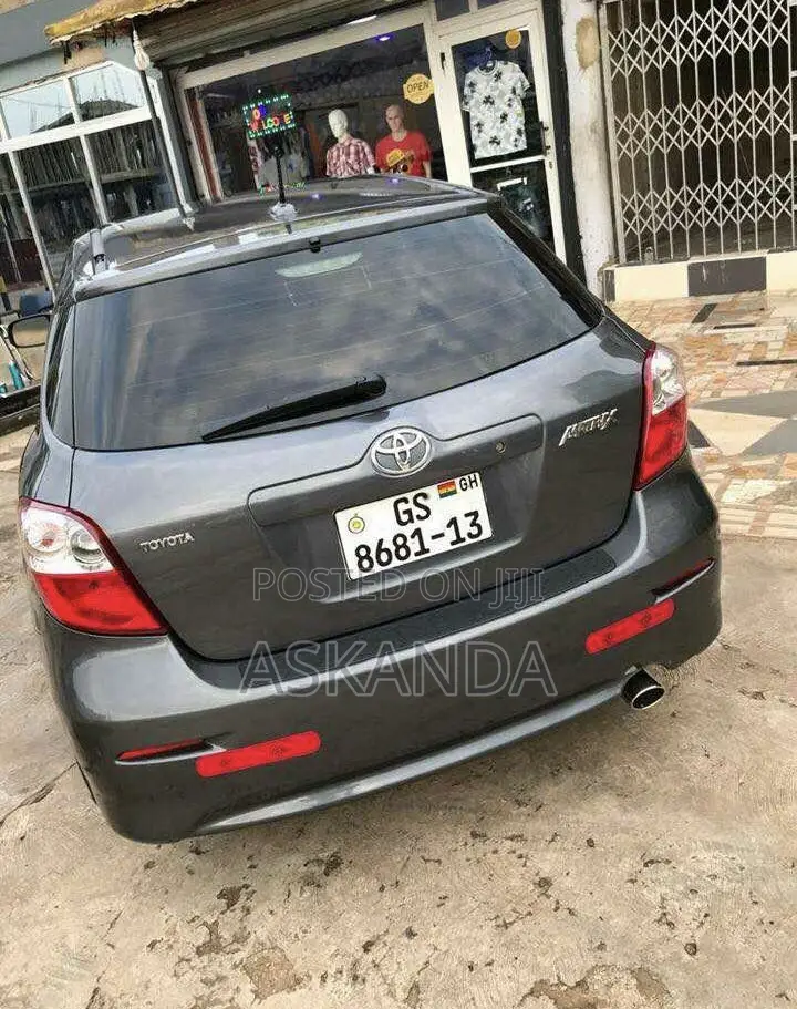 Toyota Matrix Hatchback FWD (1.8L 4cyl 5M) 2009 Gray