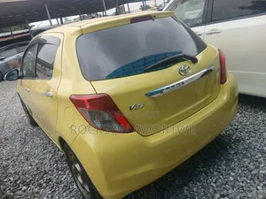 Toyota Vitz 2013 Yellow