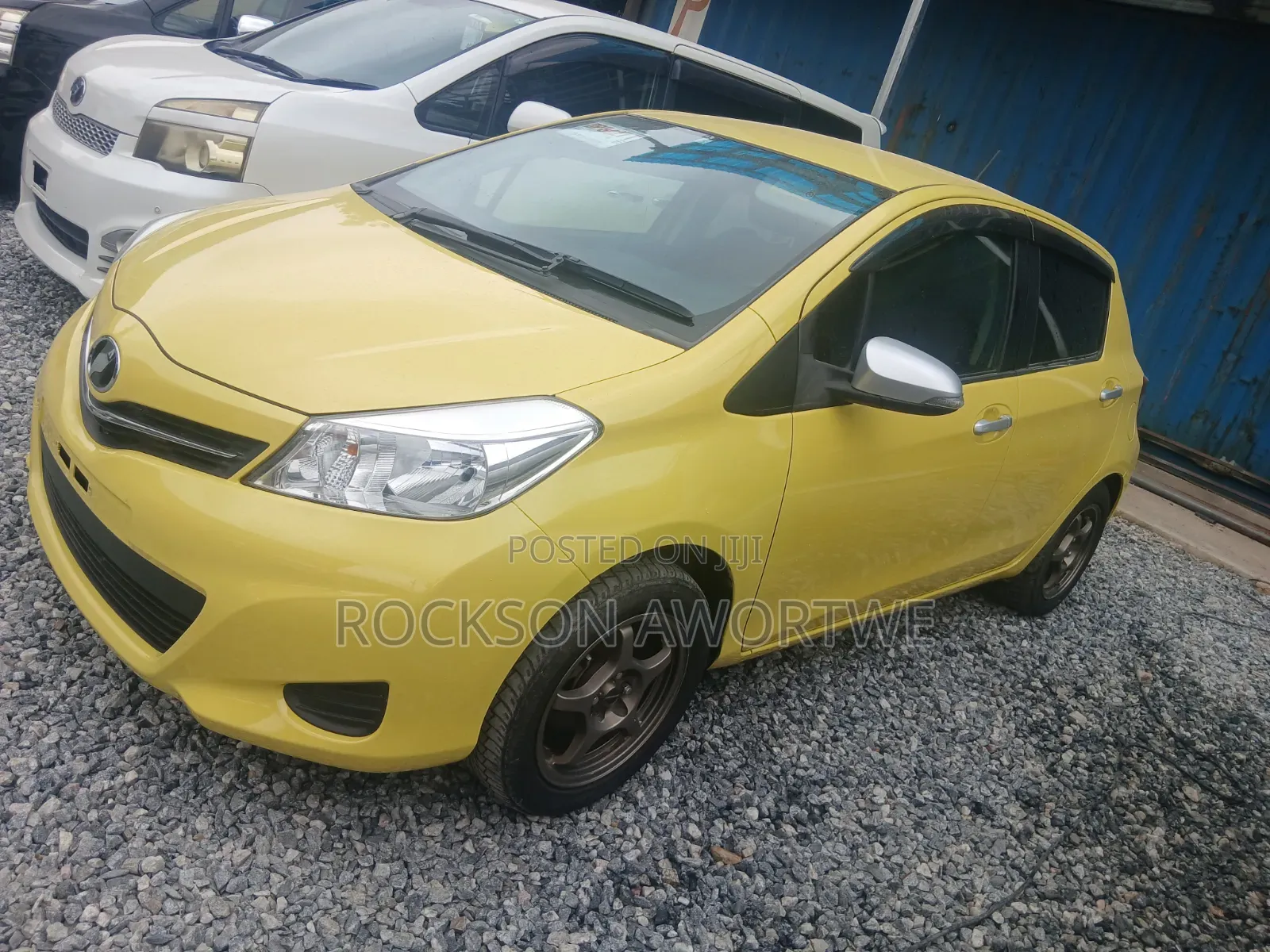 Toyota Vitz 2013 Yellow