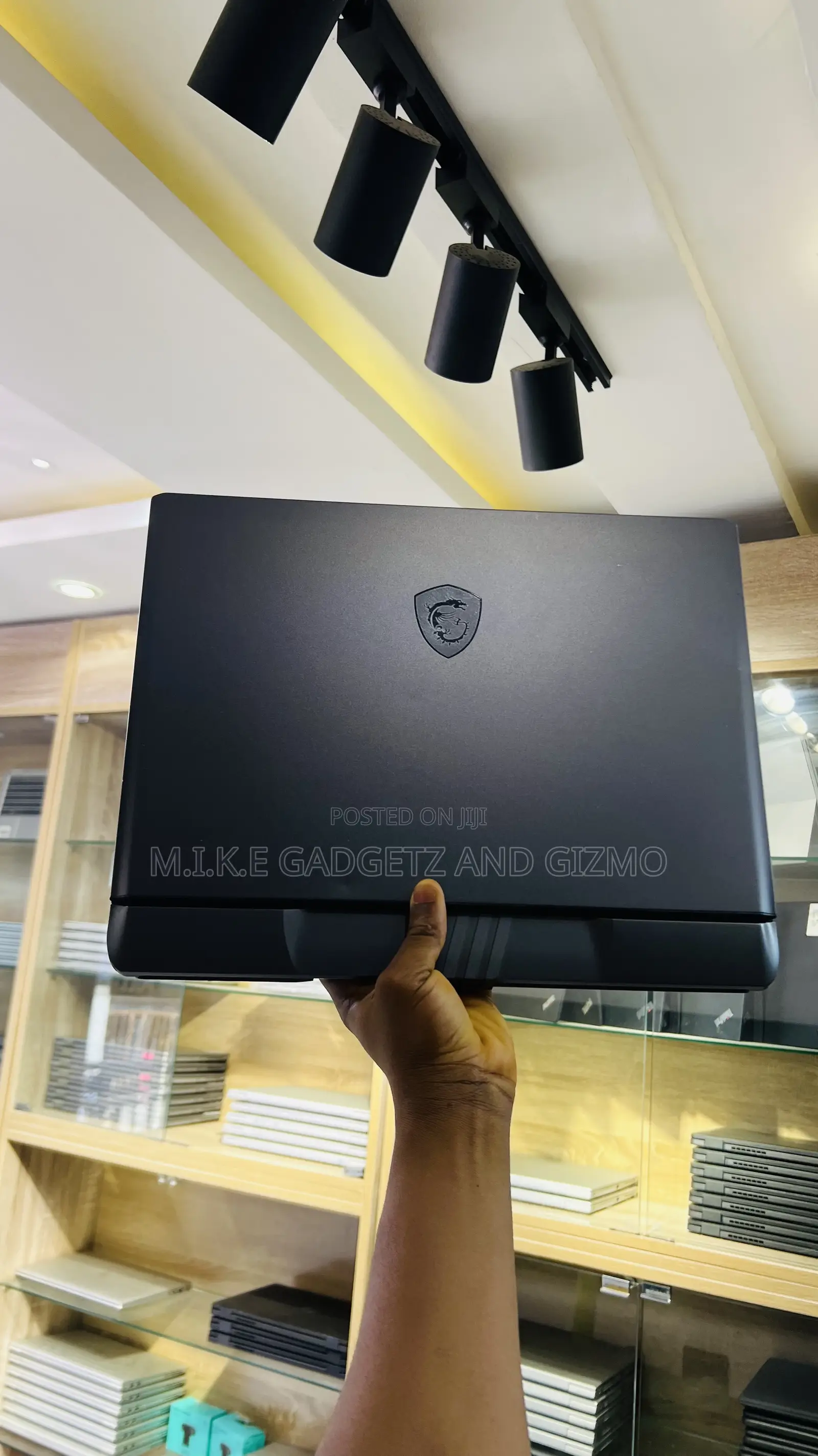 Laptop MSI Vector GP68 HX 13V 16GB Intel Core i9 SSD 1T