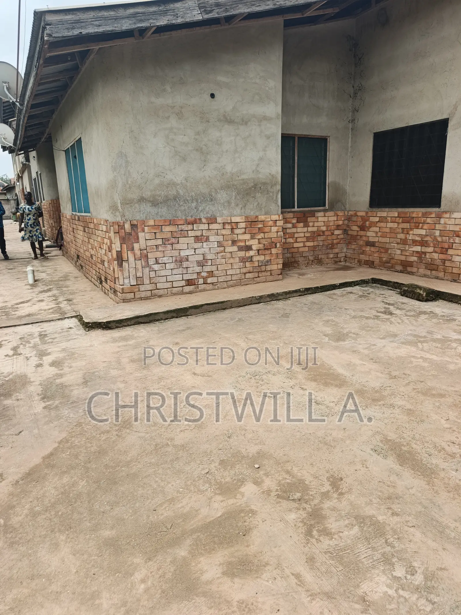13bdrm House in Atwima Nwabiagya for sale