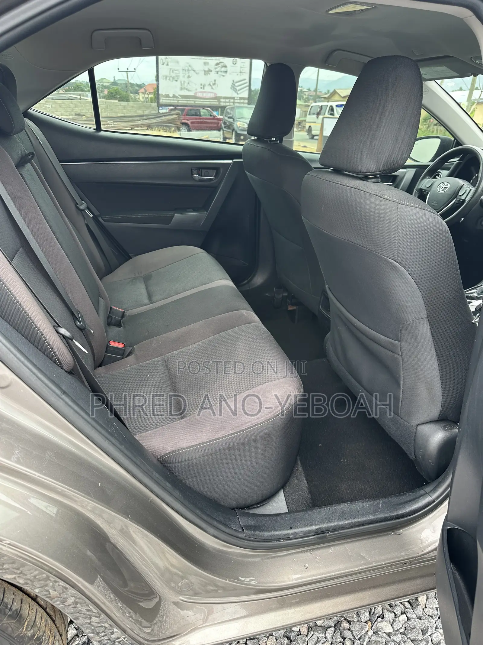 Toyota Corolla LE Eco (1.8L 4cyl 2A) 2018 Gray