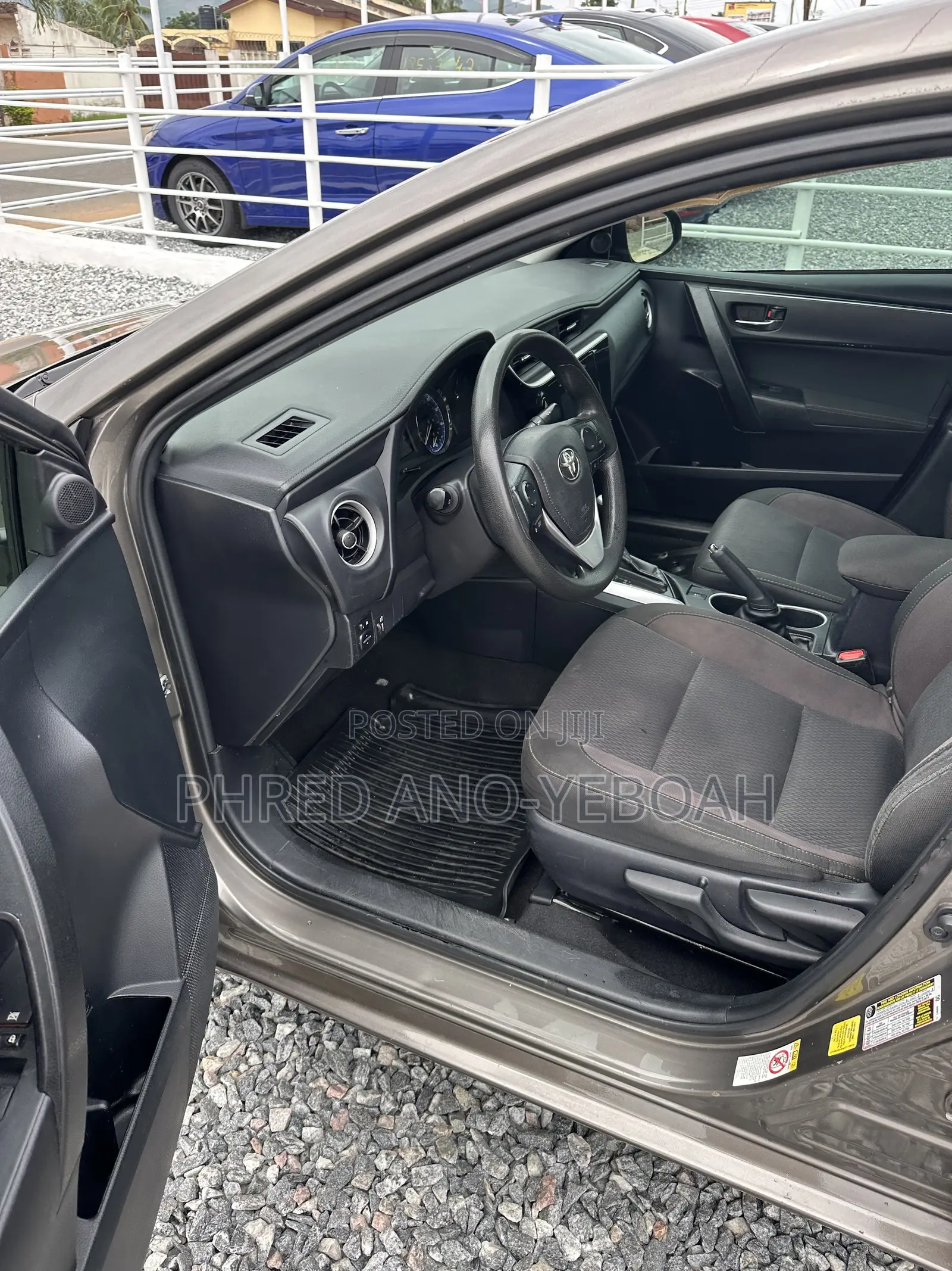 Toyota Corolla LE Eco (1.8L 4cyl 2A) 2018 Gray