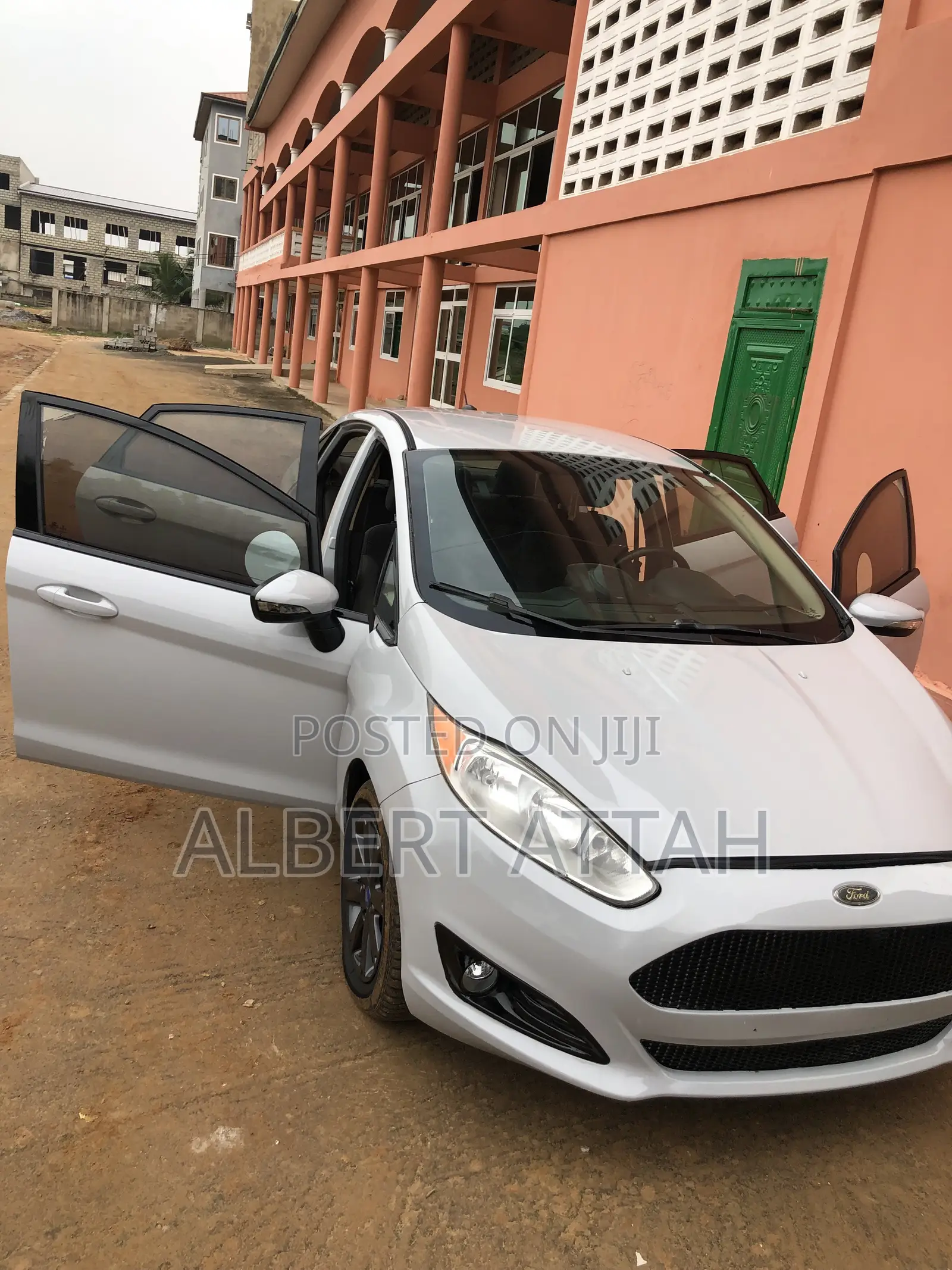 Ford Fiesta SE 4dr Sedan (1.6L 4cyl 5M) 2015 Gray