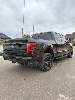Ford F-150 LARIAT 4WD SuperCrew 5.5' Box 2025 Black