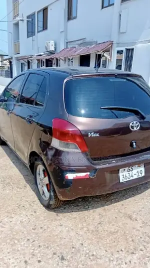Toyota Vitz 1.0 FWD 5dr 2010 Burgundy