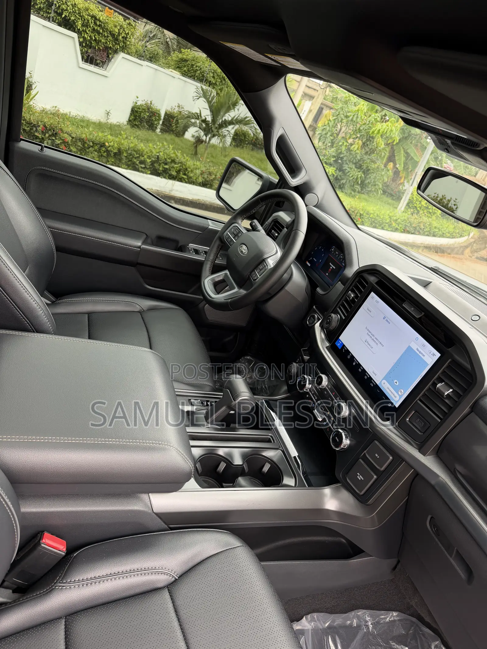 Ford F-150 LARIAT 4WD SuperCrew 5.5' Box 2025 Black
