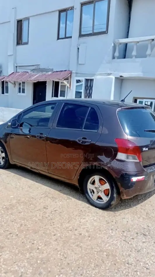 Toyota Vitz 1.0 FWD 5dr 2010 Burgundy