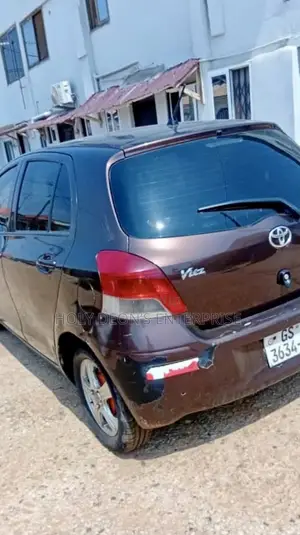 Toyota Vitz 1.0 FWD 5dr 2010 Burgundy