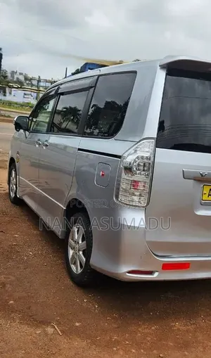 Toyota Voxy 2012 Silver