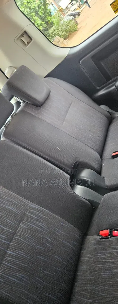 Toyota Voxy 2012 Silver
