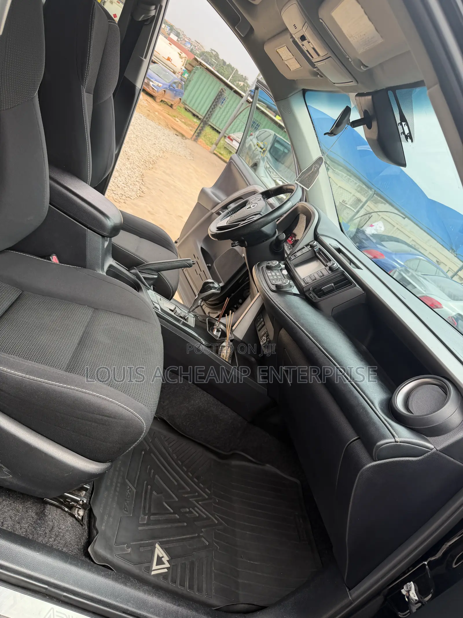 Toyota RAV4 XLE 4dr SUV (2.5L 4cyl 6A) 2018 Black