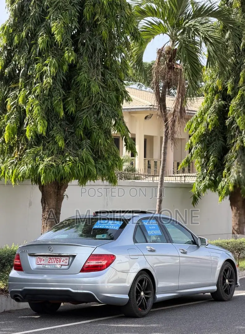 Mercedes-Benz C250 2014 Blue