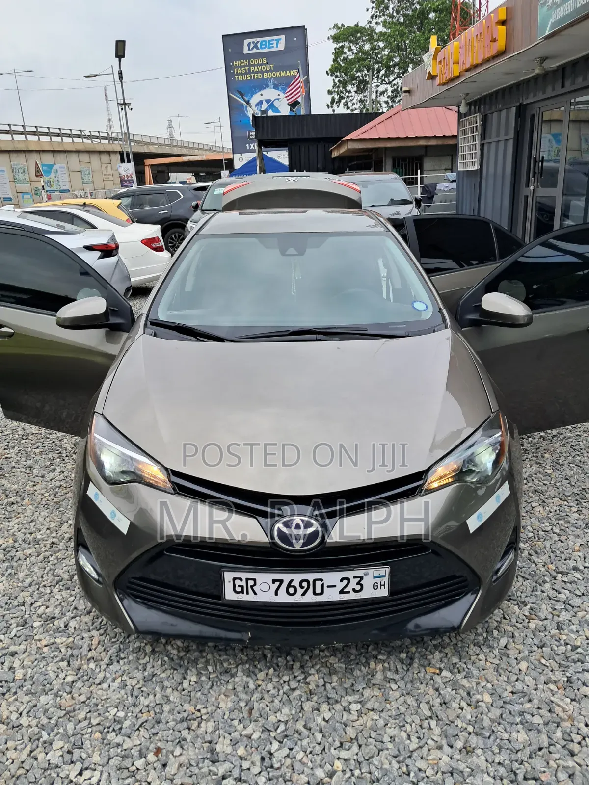 Toyota Corolla LE Eco (1.8L 4cyl 2A) 2019 Matt Black