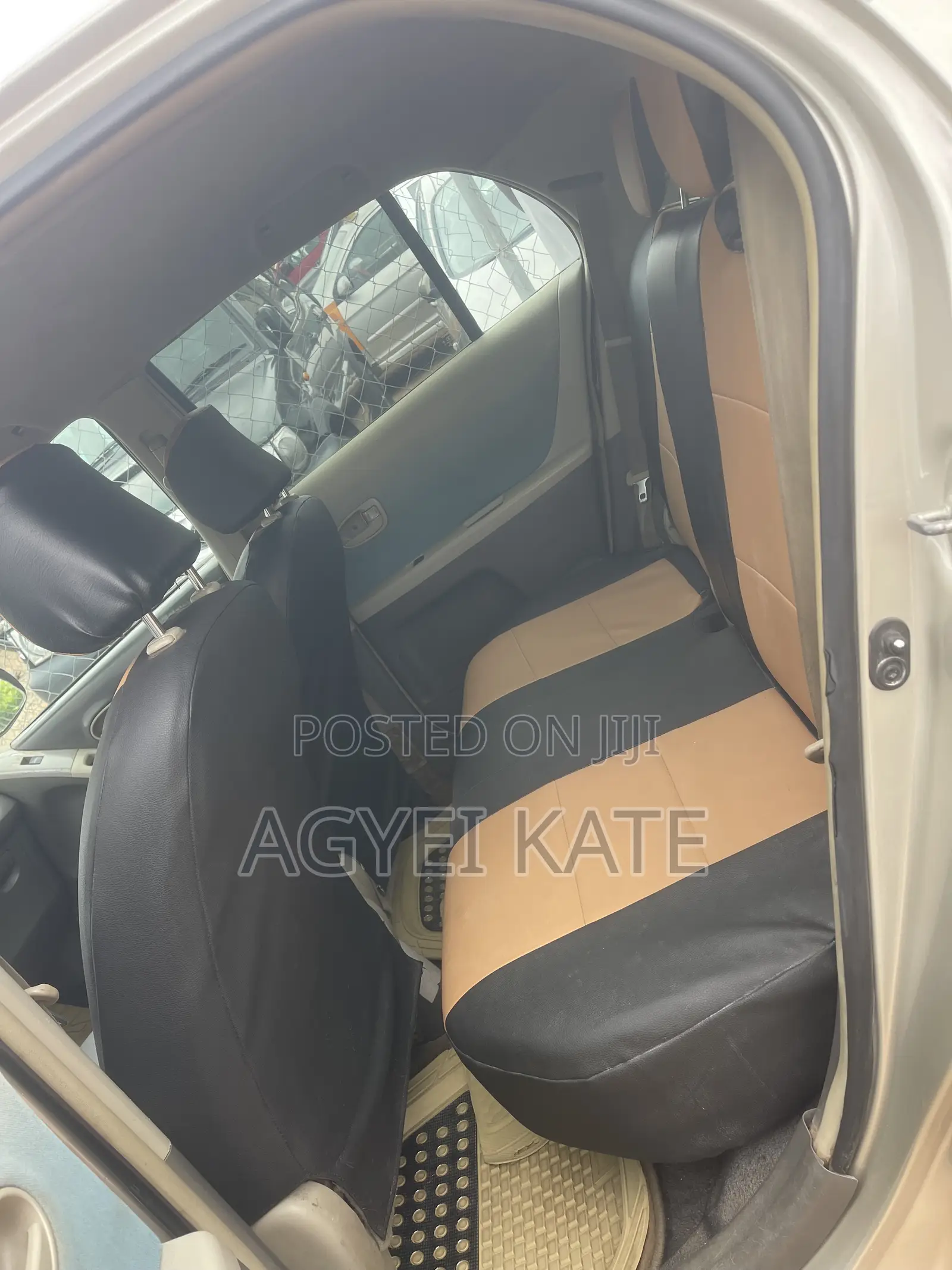Toyota Vitz 1.3 AWD 3dr 2010 Gold