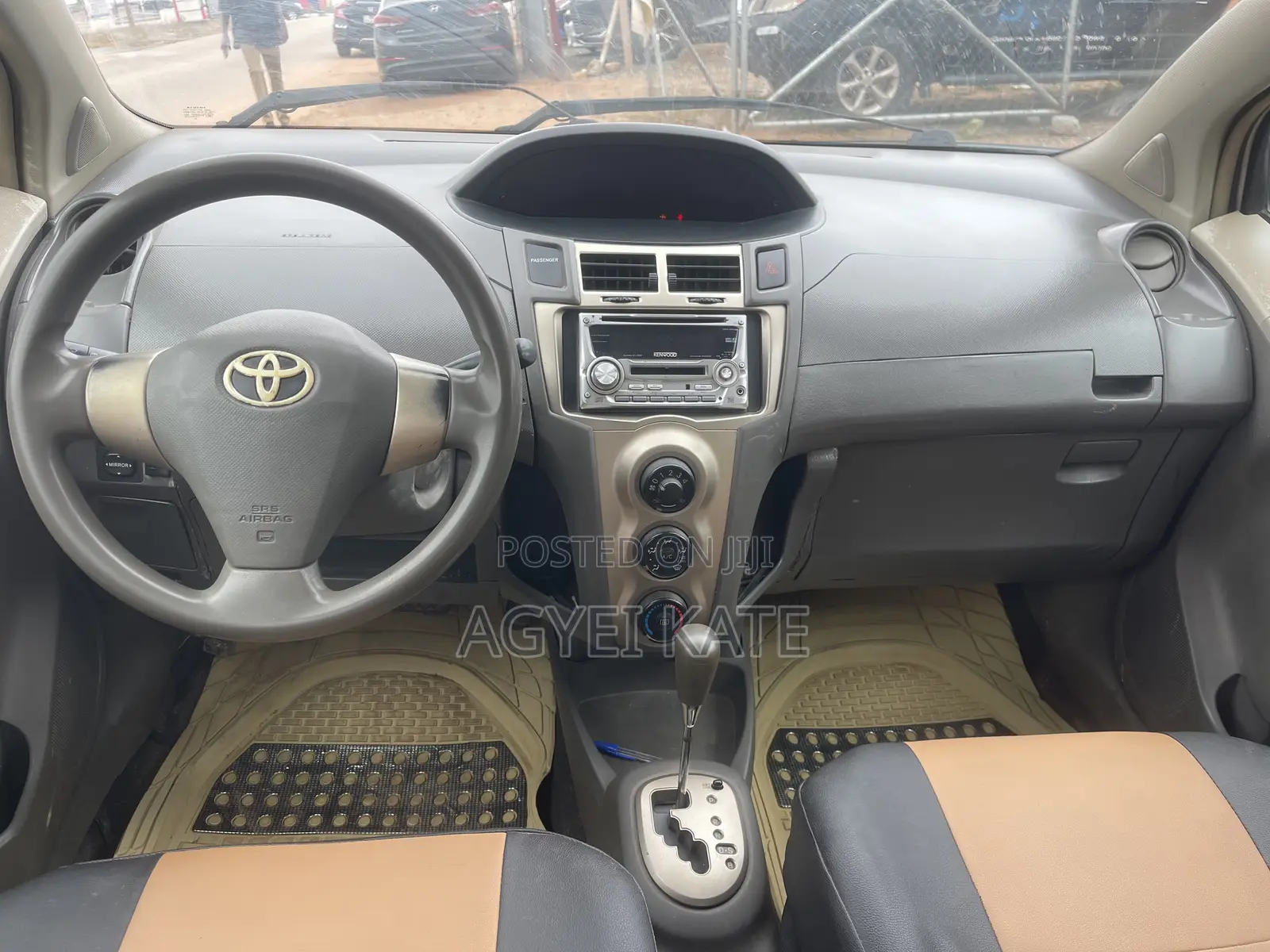 Toyota Vitz 1.3 AWD 3dr 2010 Gold