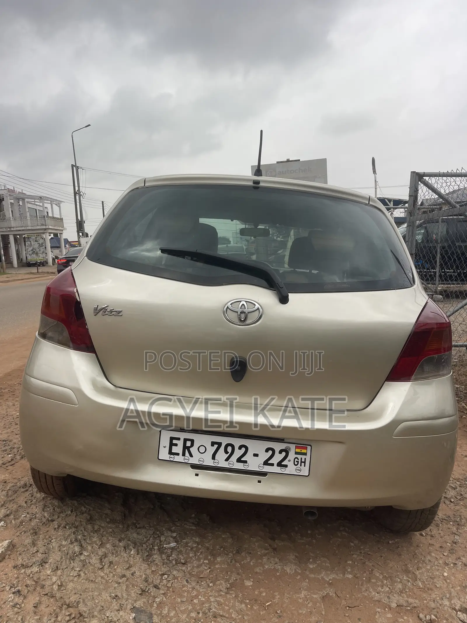 Toyota Vitz 1.3 AWD 3dr 2010 Gold