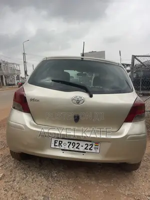 Toyota Vitz 1.3 AWD 3dr 2010 Gold
