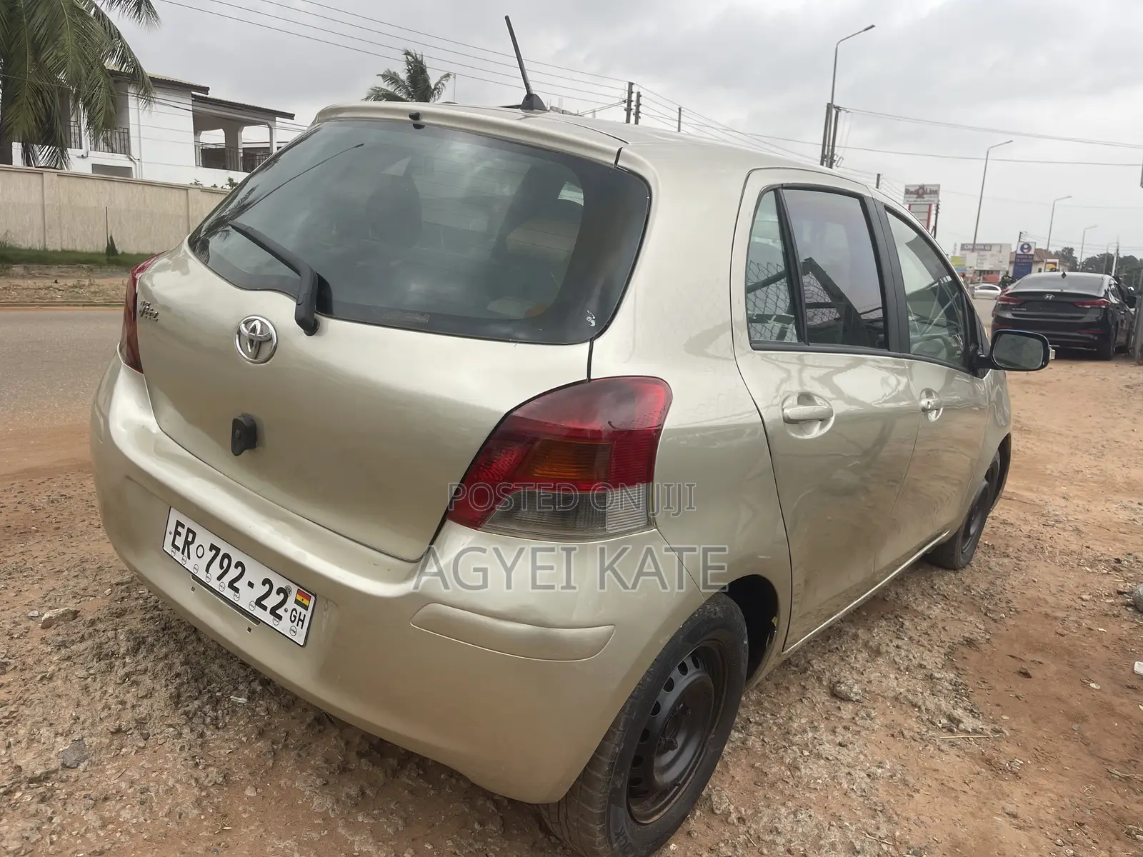 Toyota Vitz 1.3 AWD 3dr 2010 Gold