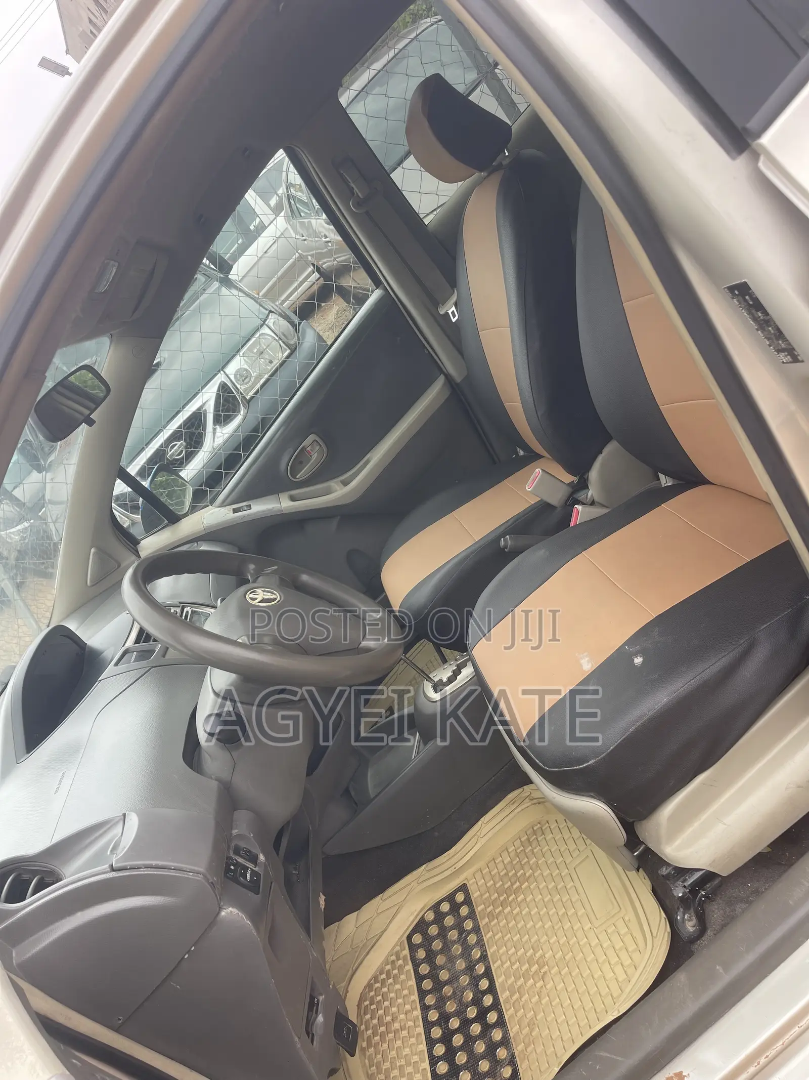 Toyota Vitz 1.3 AWD 3dr 2010 Gold