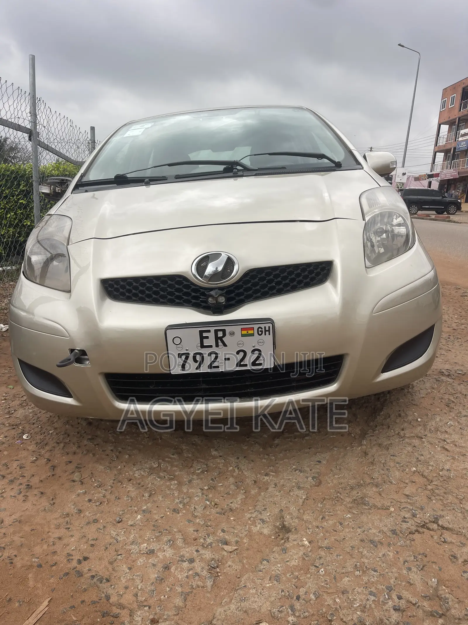 Toyota Vitz 1.3 AWD 3dr 2010 Gold